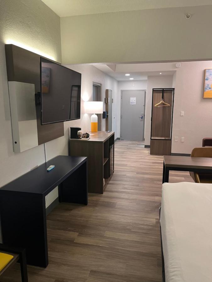 Comfort Suites Clearwater - Dunedin Esterno foto