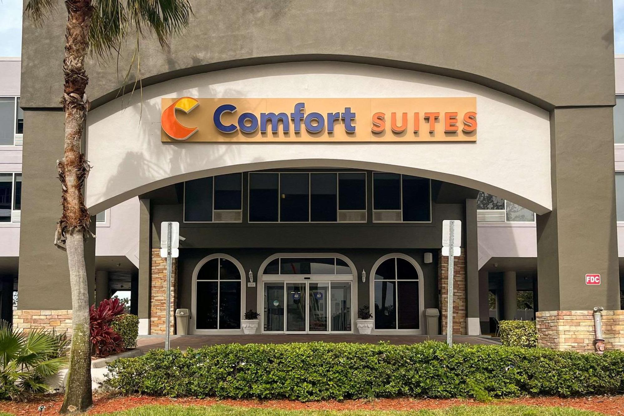 Comfort Suites Clearwater - Dunedin Esterno foto